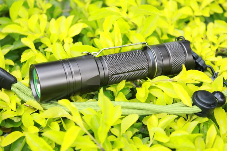 t6 强光手电筒 迷你家用充电远射套装 正品